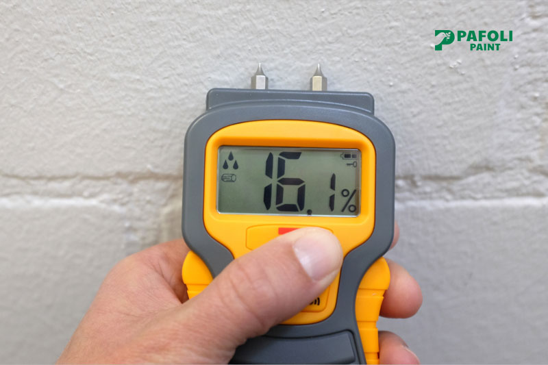 nên sơn nhà khi tường đạt độ ẩm tốt