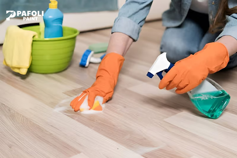 tẩy sơn trên nền nhà