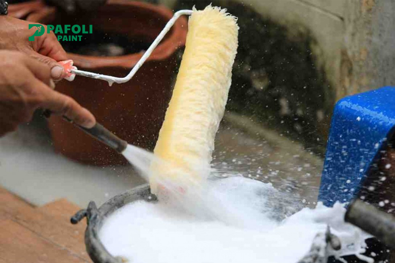 vệ sinh cọ lăn sơn nước